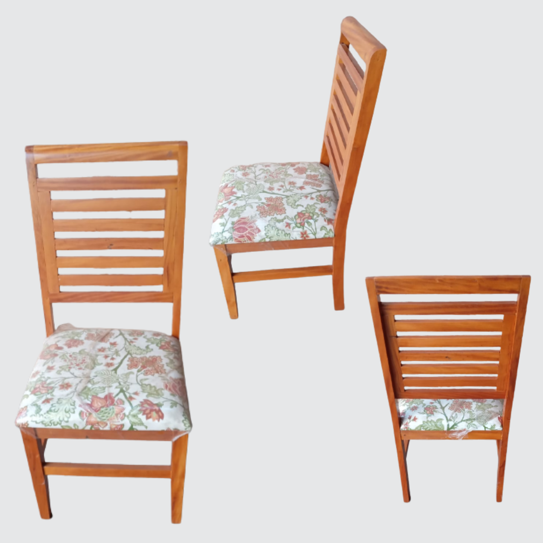 Conjunto de 6 cadeiras em madeira com estofamento floral