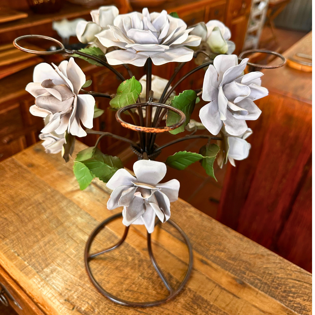 Porta Velas de mesa em ferro com flores -Liquidação Zera Estoque